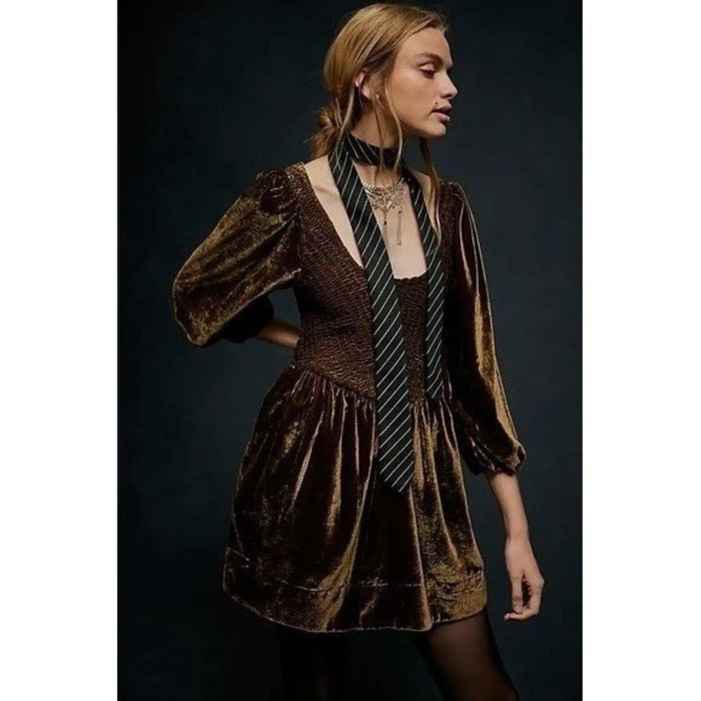 NWT!! FREE PEOPLE Farrier Velvet Mini Dress Smocked Solid Brown Bear Mini Medium